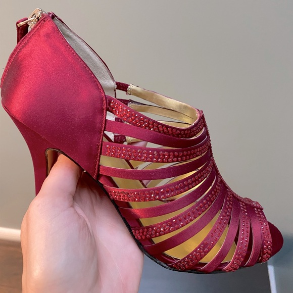 Nine West Red Satin and Rhinestone Evening Heels 🌹 - Picture 7 of 10